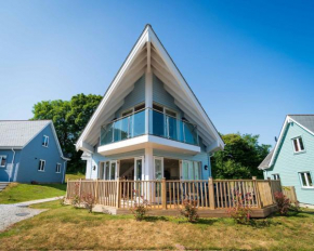 Luxurious 4 Bedroom New England Style Villa - Trewhiddle V4